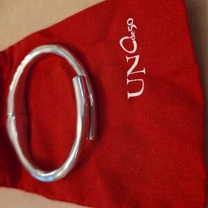 Uno de 50 Sterling Silver Plated Tublar Shaped Bracelet Hinged Bracelet